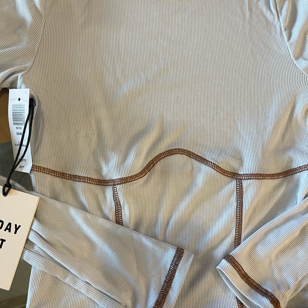 New with tags Aritzia Sunday Best
DOVE LONG SLEEVE - Picture 6 of 9